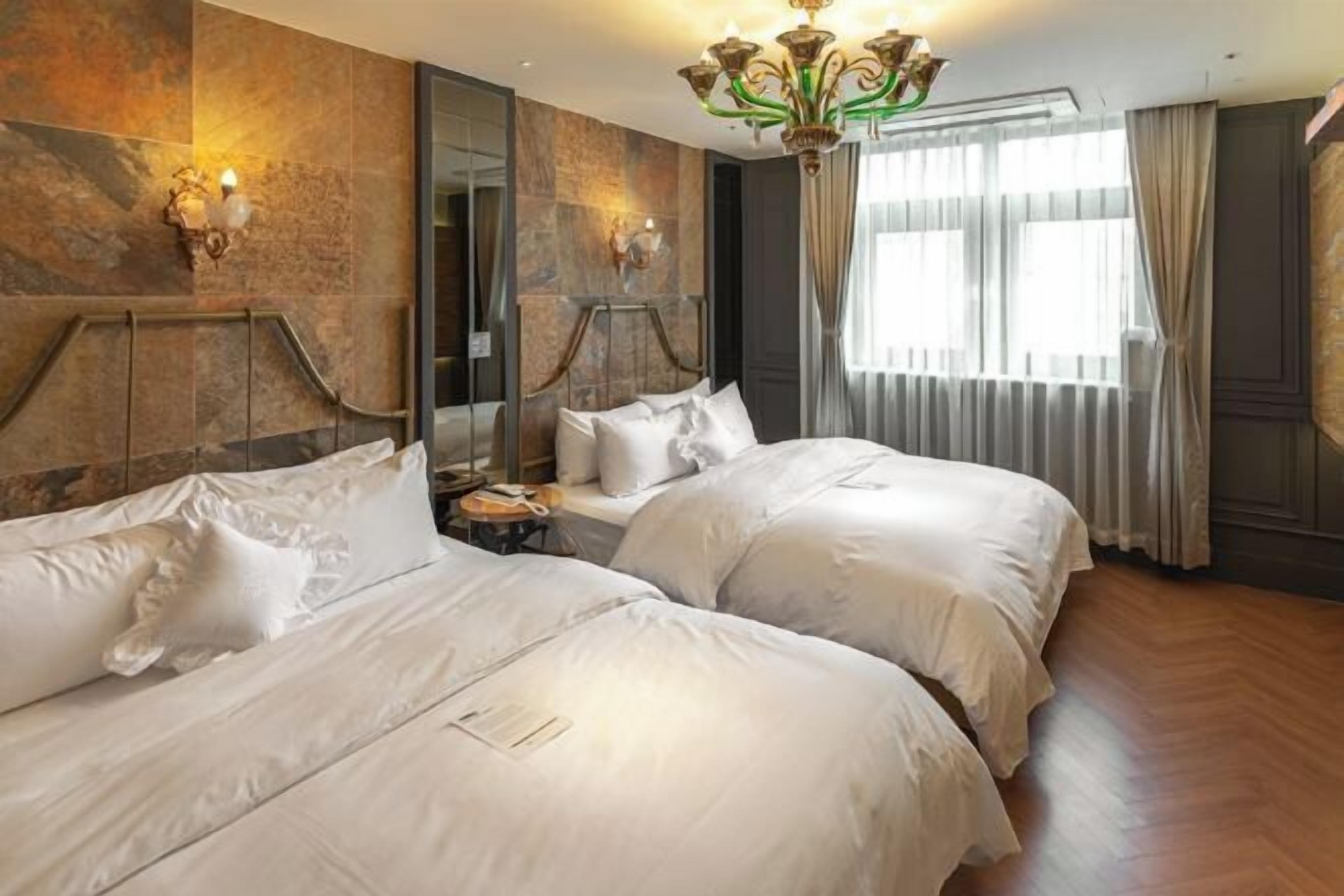 Caja de seguridad en la habitación y decoración personalizada 