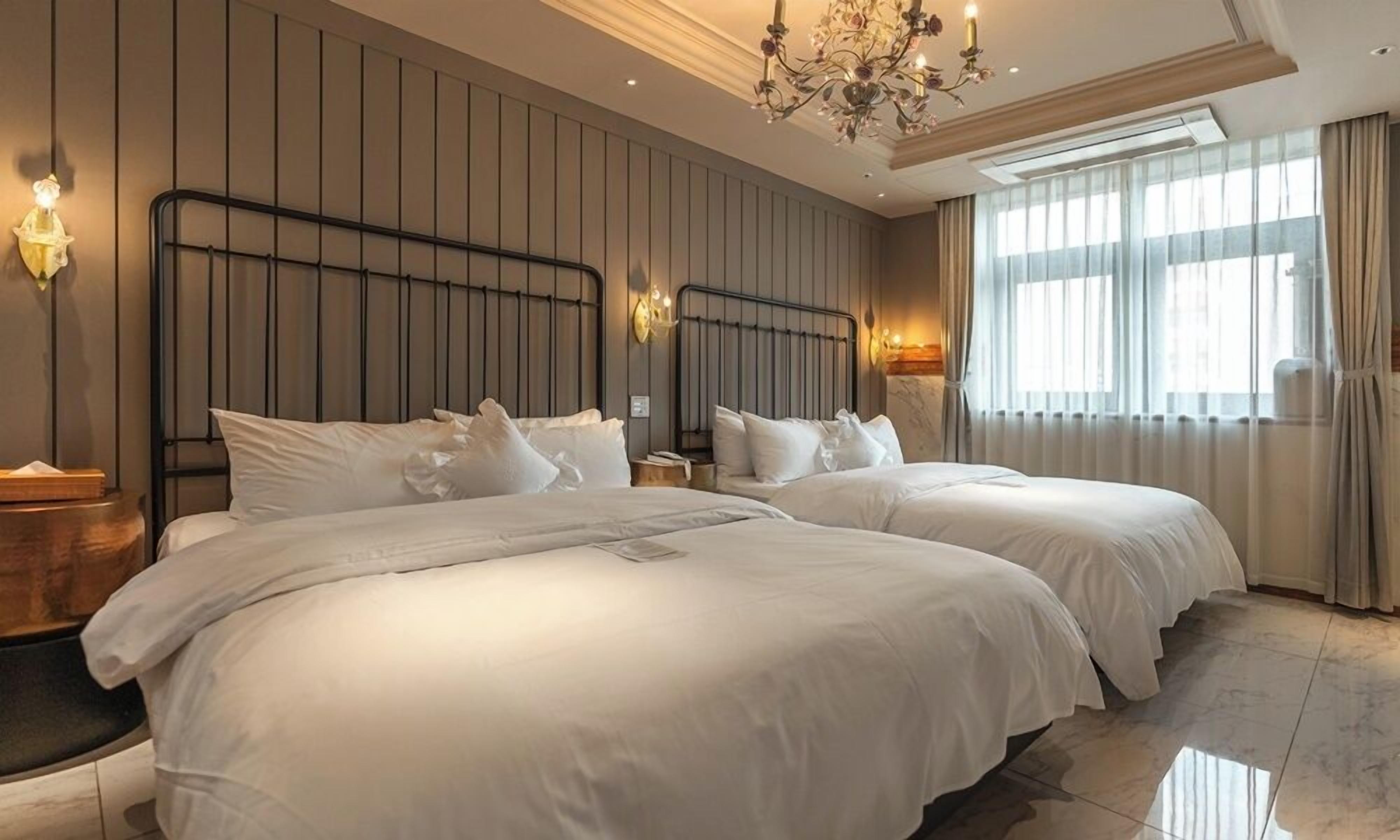 Signature prestige Family Suite Double Two bed BF PKG | 房內夾萬、獨特設計、獨特裝修、書桌