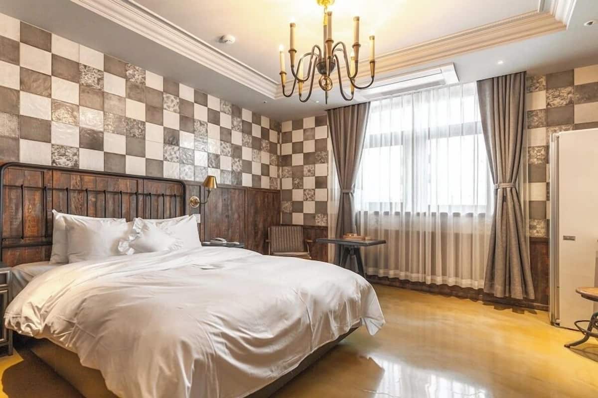 Signature Deluxe Happy Hour PKG