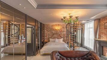 Garden Poolvilla Suite BF PKG | In-room safe, individually decorated, individually furnished, desk