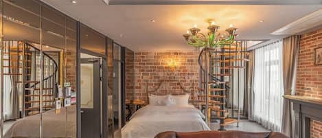 Garden Poolvilla Suite BF PKG | In-room safe, individually decorated, individually furnished, desk