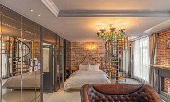 Garden Poolvilla Suite BF PKG | Odada kasa, ayrı ayrı dekore edilmiş, ayrı ayrı döşenmiş, masa 