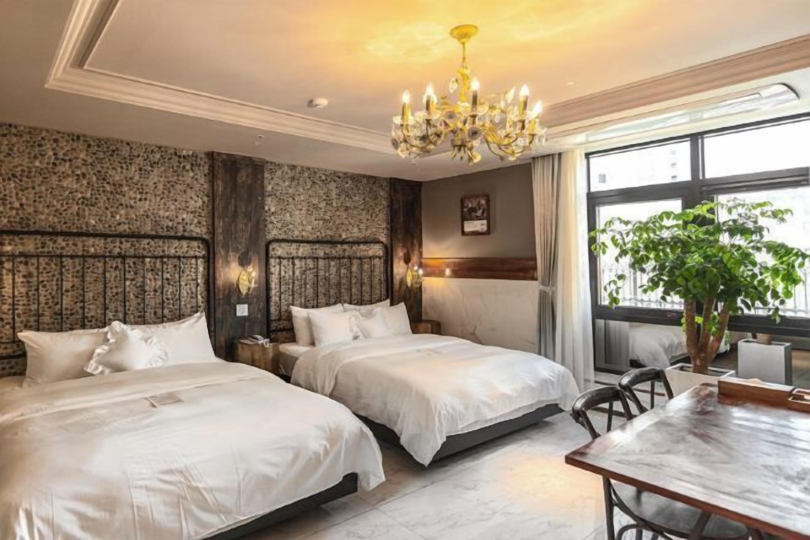 Caja de seguridad en la habitación y decoración personalizada 