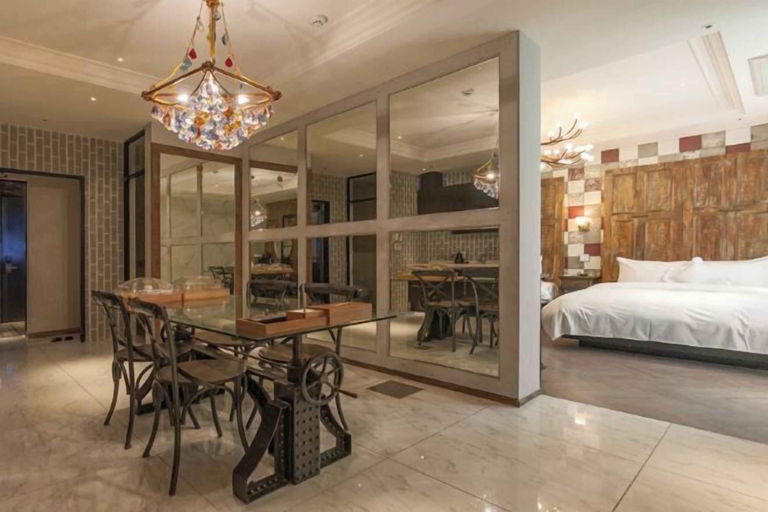 Caja de seguridad en la habitación y decoración personalizada 