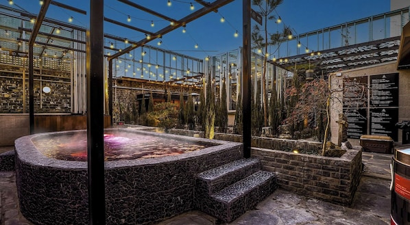 Outdoor spa tub - February Hotel The Signature Dongseongro (Daegu)