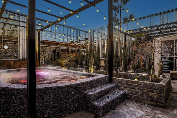 Caja de seguridad en la habitación y decoración personalizada