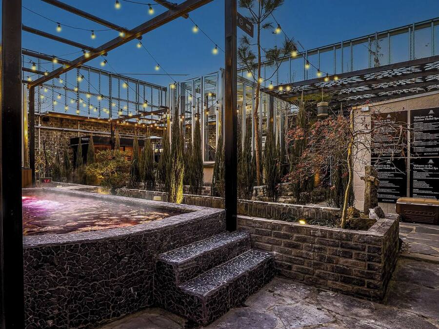 Cofres nos quartos, individualmente decorados