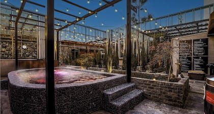 February Hotel The Signature Dongseongro