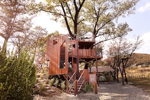 Children’s play area – outdoor