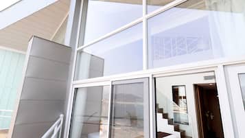 Premier Duplex | Premium bedding, free minibar items, in-room safe, desk