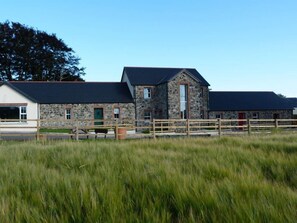 Front of property - Dunamoy Cottages & Spa (Ballyclare)