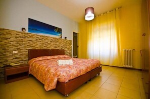 Literie de qualité supérieure, bureau, lits bébé (en supplément)