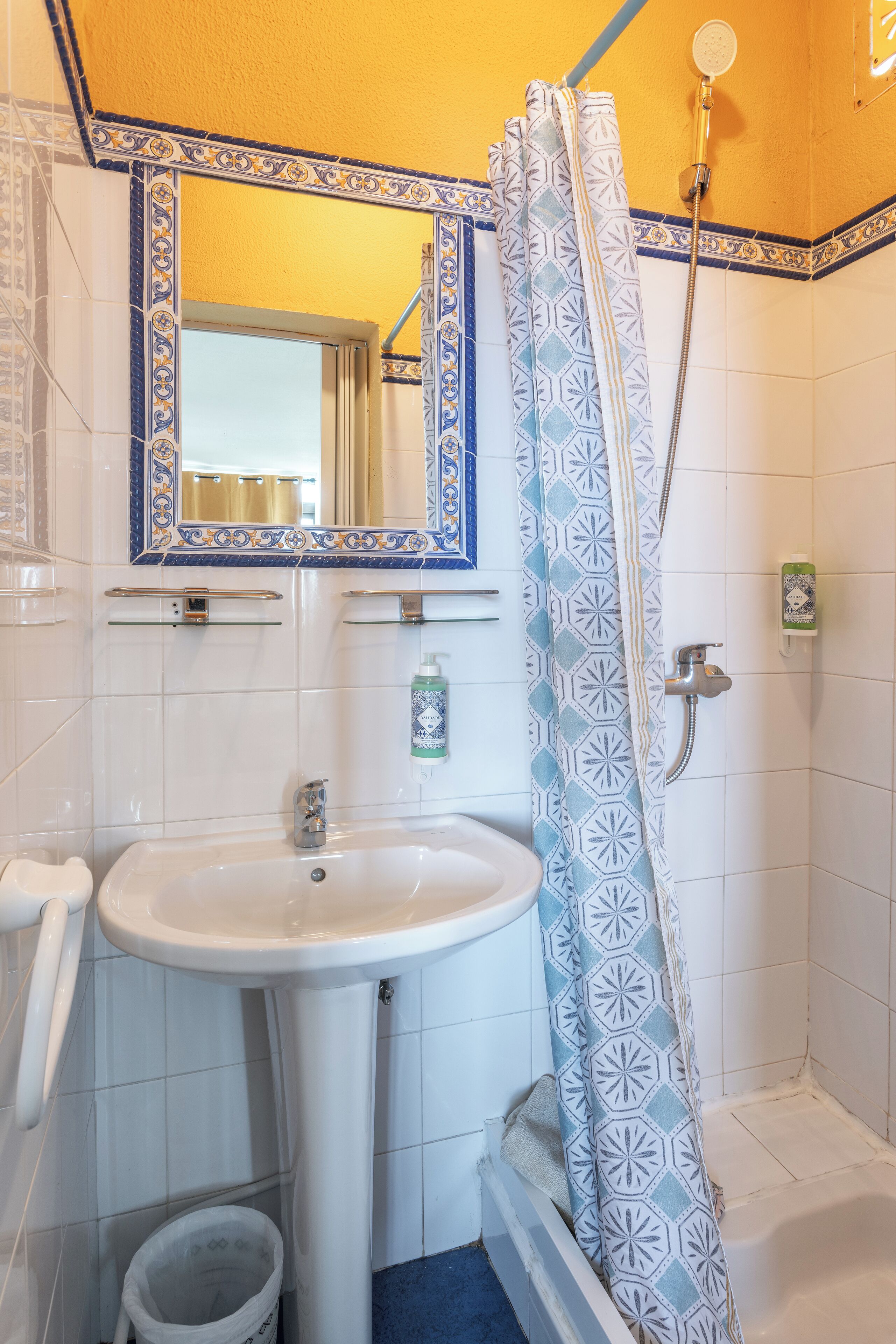 Photo - AL - Alojamento Local Pension Bicuar