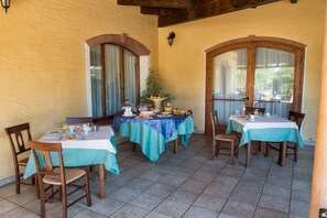 Tempat makan outdoor