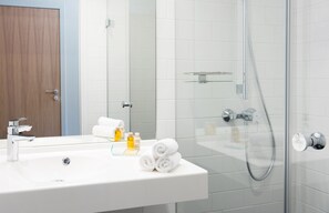 Suite, 1 Schlafzimmer | Waschbecken im Bad