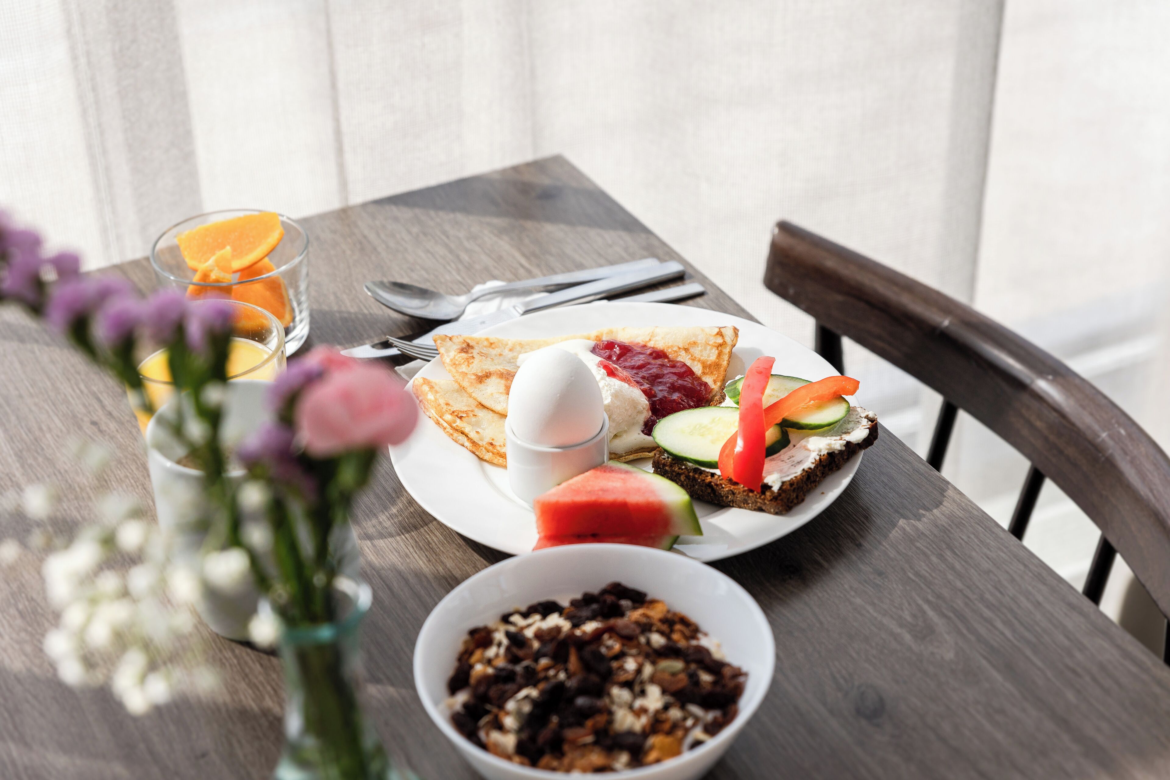 free daily buffet breakfast