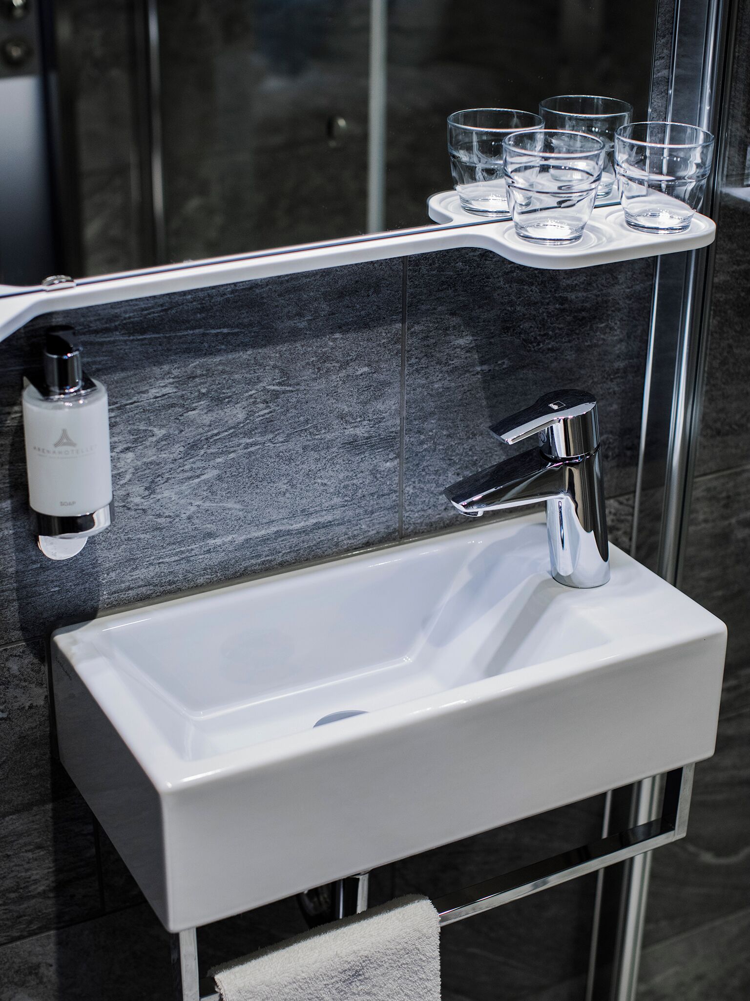 shower, rainfall showerhead, free toiletries, hair dryer