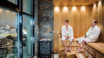 Deluxe Double Room (access to sauna and jacuzzi)