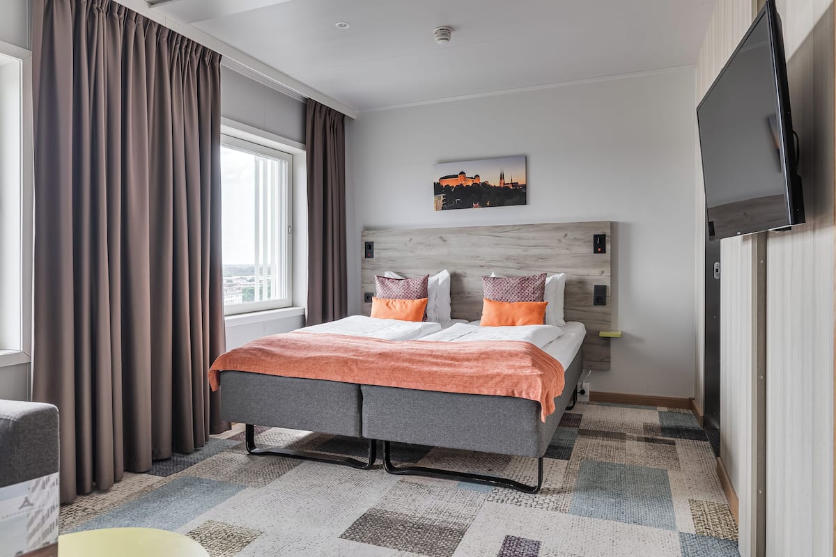 1 bedroom, blackout curtains, soundproofing, iron/ironing board