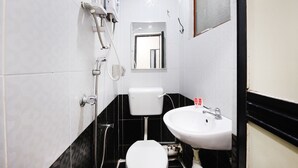 Standard Double Room | Bathroom | Shower, towels - 304 Zero Hour Hotel (Kuala Lumpur)