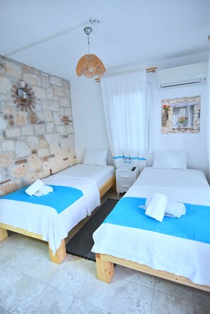 Standard Double Room Single Use | In-room safe, individually decorated, individually furnished, desk