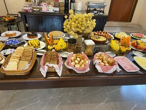 Free daily buffet breakfast - Pousada Sítio Sossego (Petrópolis)
