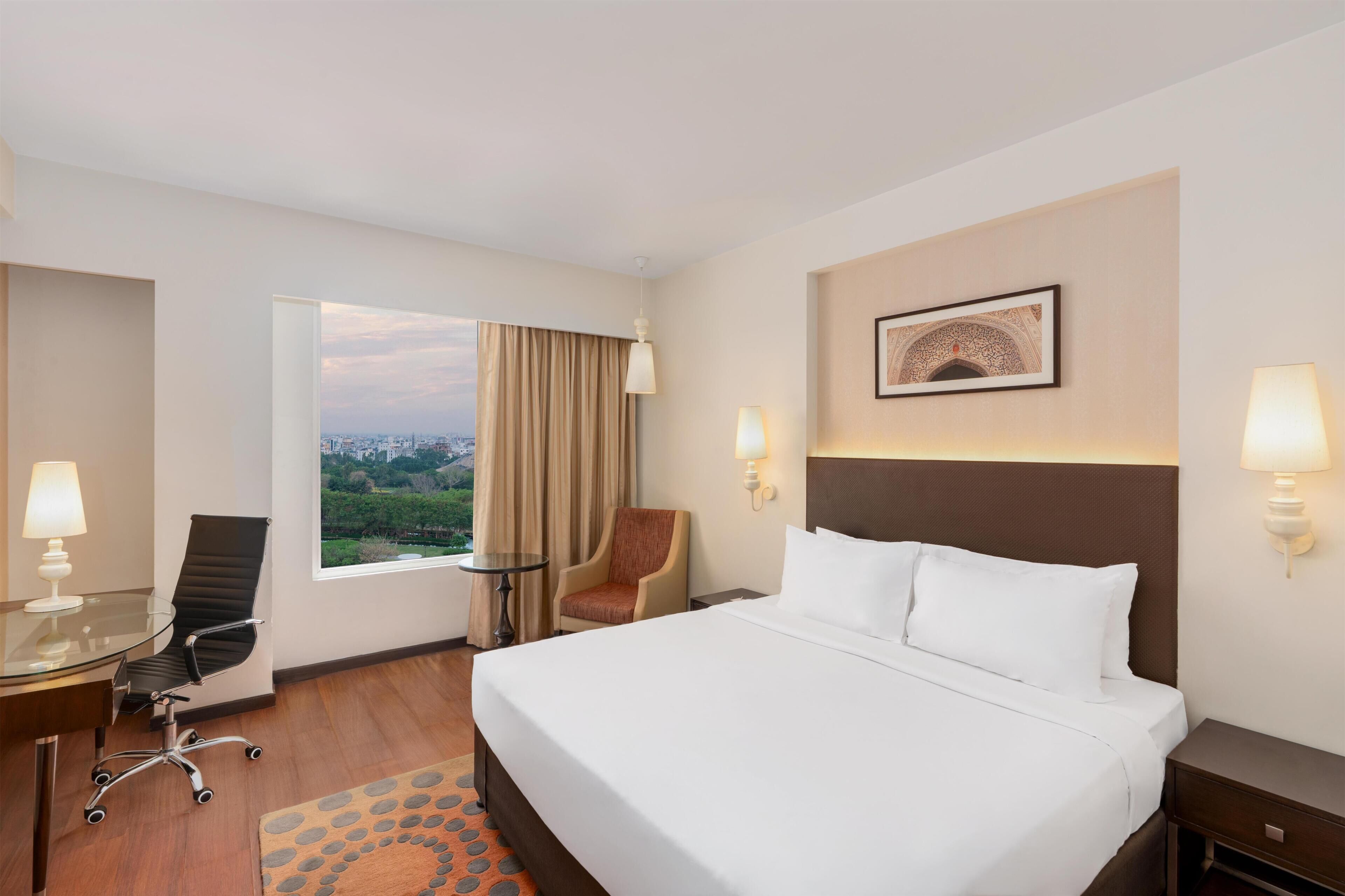 华丽客房 | 意大利 Frette 床单、高档床上用品、记忆海绵床垫、迷你吧