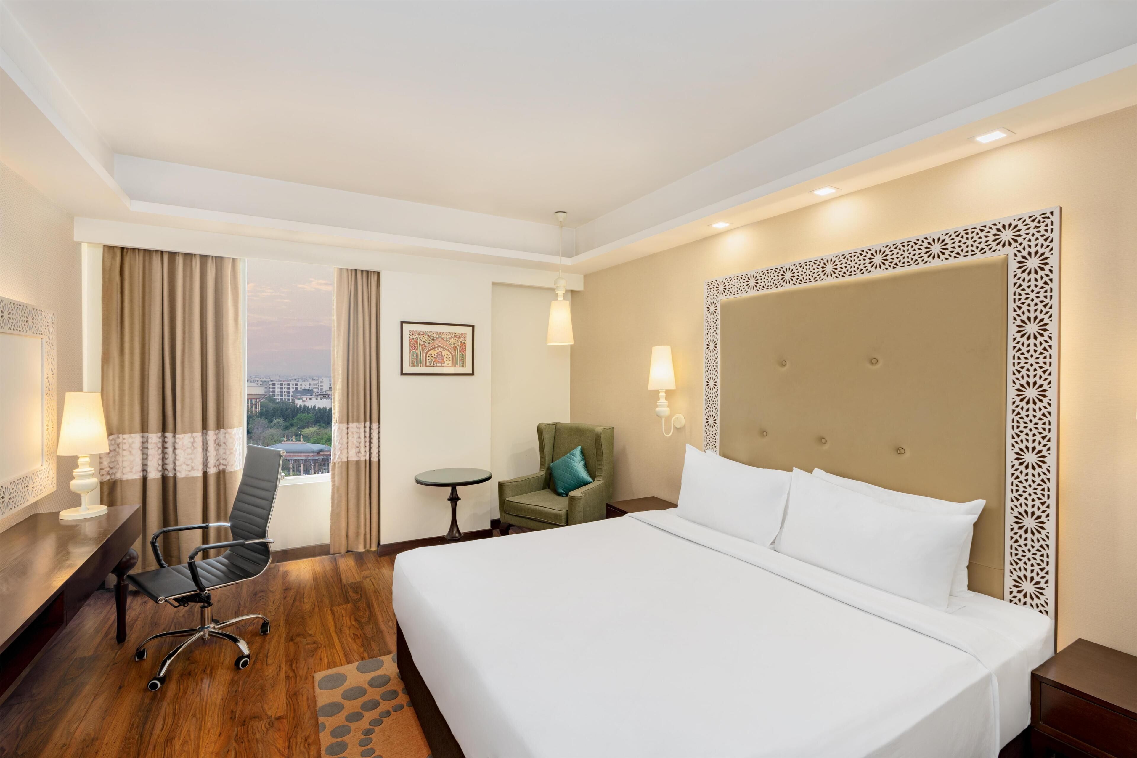 华丽套房 | 意大利 Frette 床单、高档床上用品、记忆海绵床垫、迷你吧