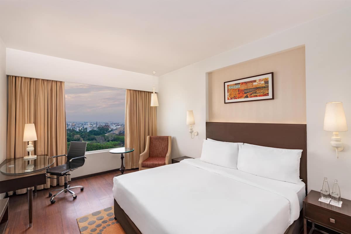 Chambre supérieure, vue sur la ville | Draps italiens de Frette, literie de qualité