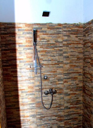 Standard-Doppelzimmer, Gartenblick | Badezimmer