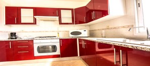 Deluxe Apartment, 1 Bedroom | Private kitchen