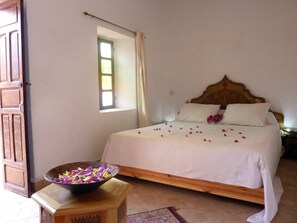 Room (La Jaune) | Premium bedding, individually decorated, individually furnished