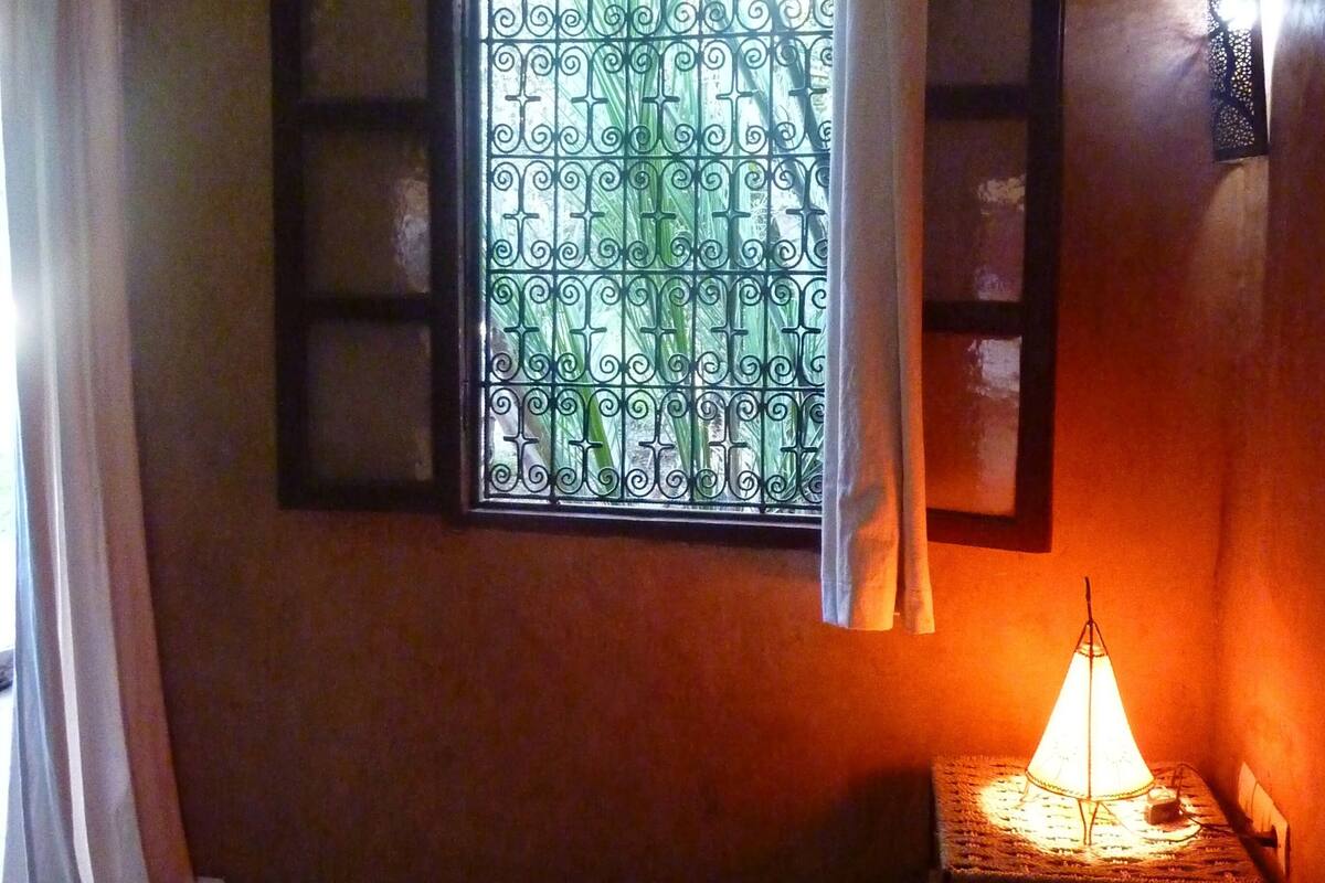 Tek Büyük Yataklı Oda (La Toubkal) | Kaliteli yatak takımı, ayrı ayrı dekore edilmiş, ayrı ayrı döşenmiş