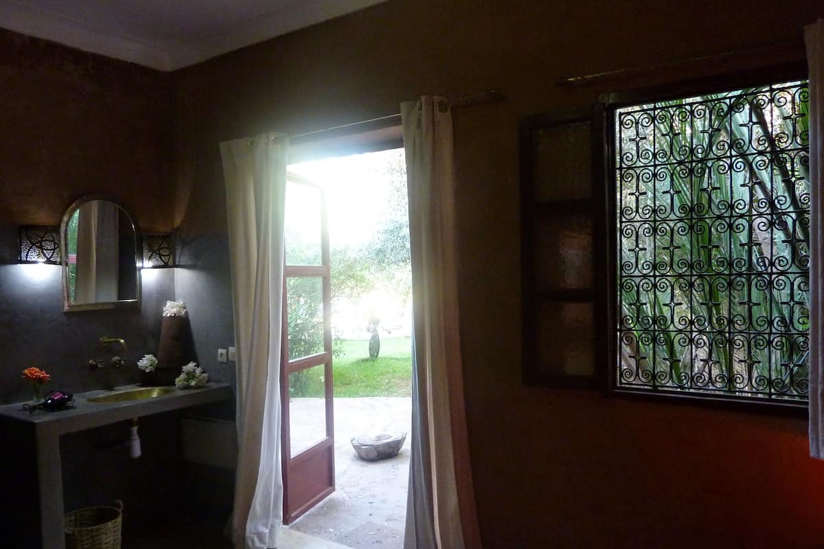 Tek Büyük Yataklı Oda (Piscine) | Banyo lavabosu