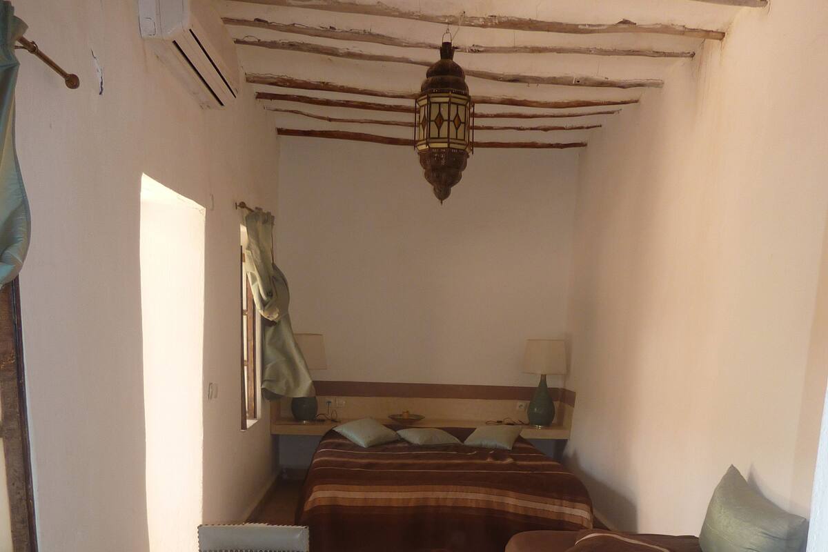 Room (La Blanche) | Premium bedding, blackout drapes, WiFi (free), individually decorated