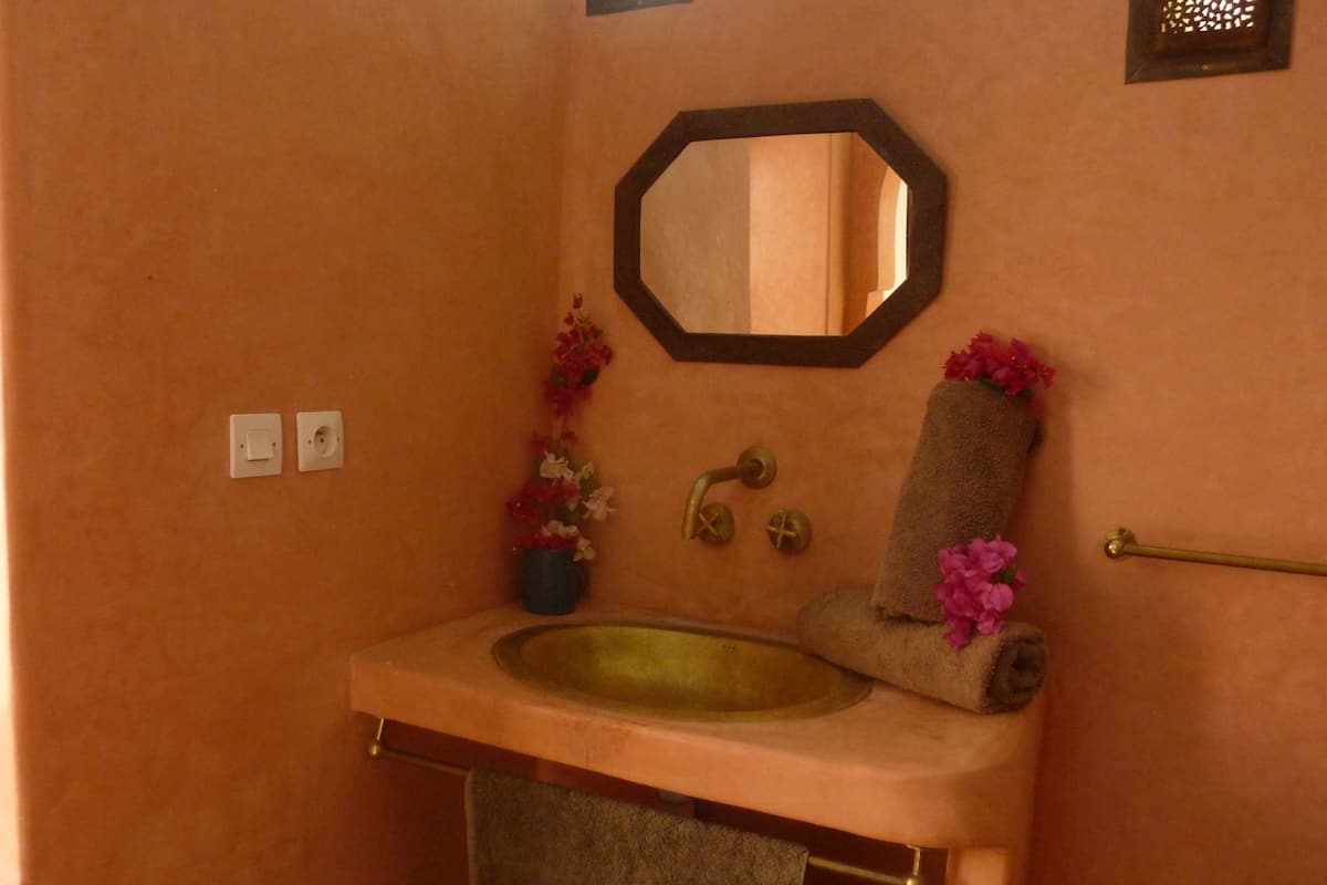 Tek Büyük Yataklı Oda (La Saumon) | Banyo lavabosu