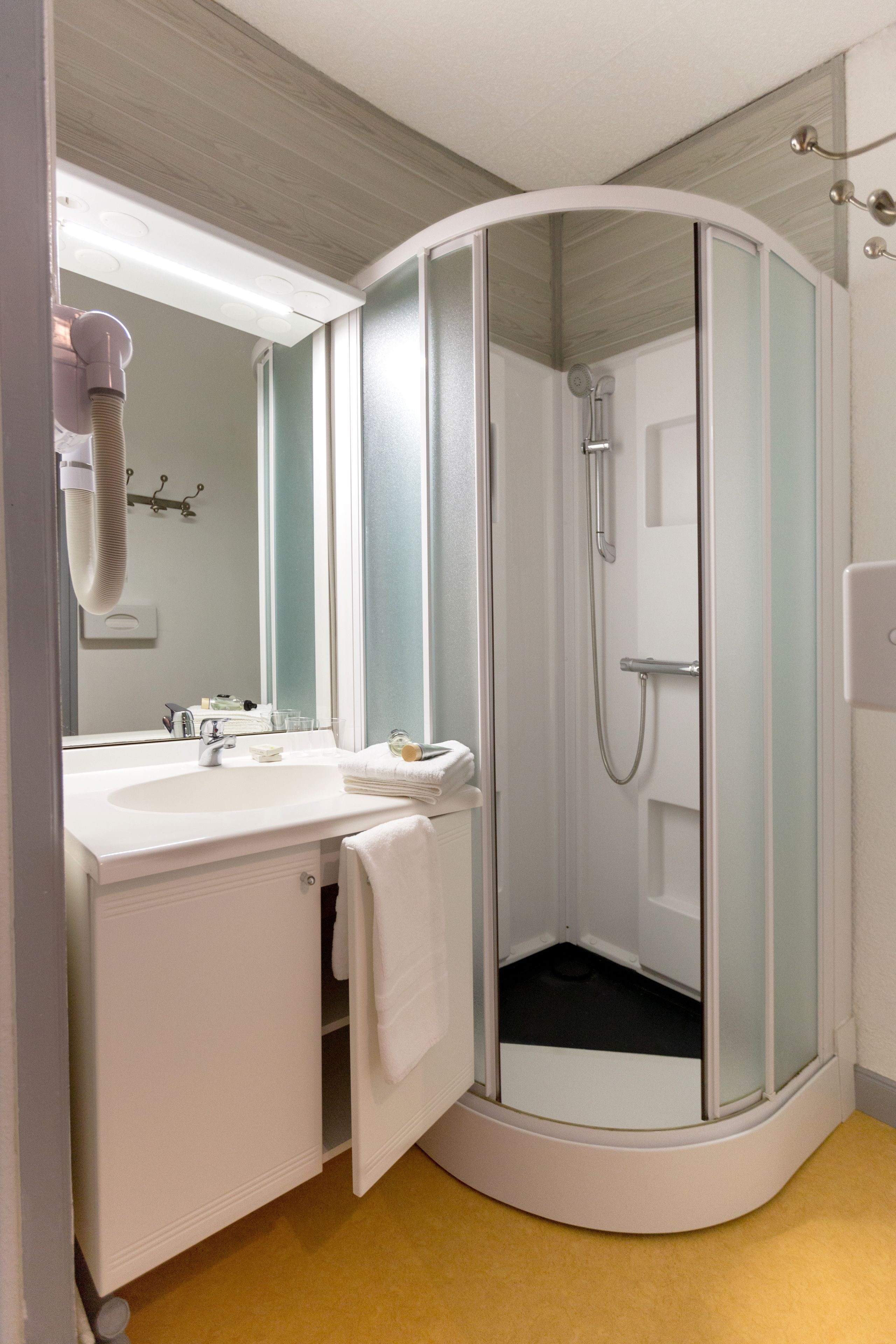 shower, rainfall showerhead, free toiletries, hair dryer