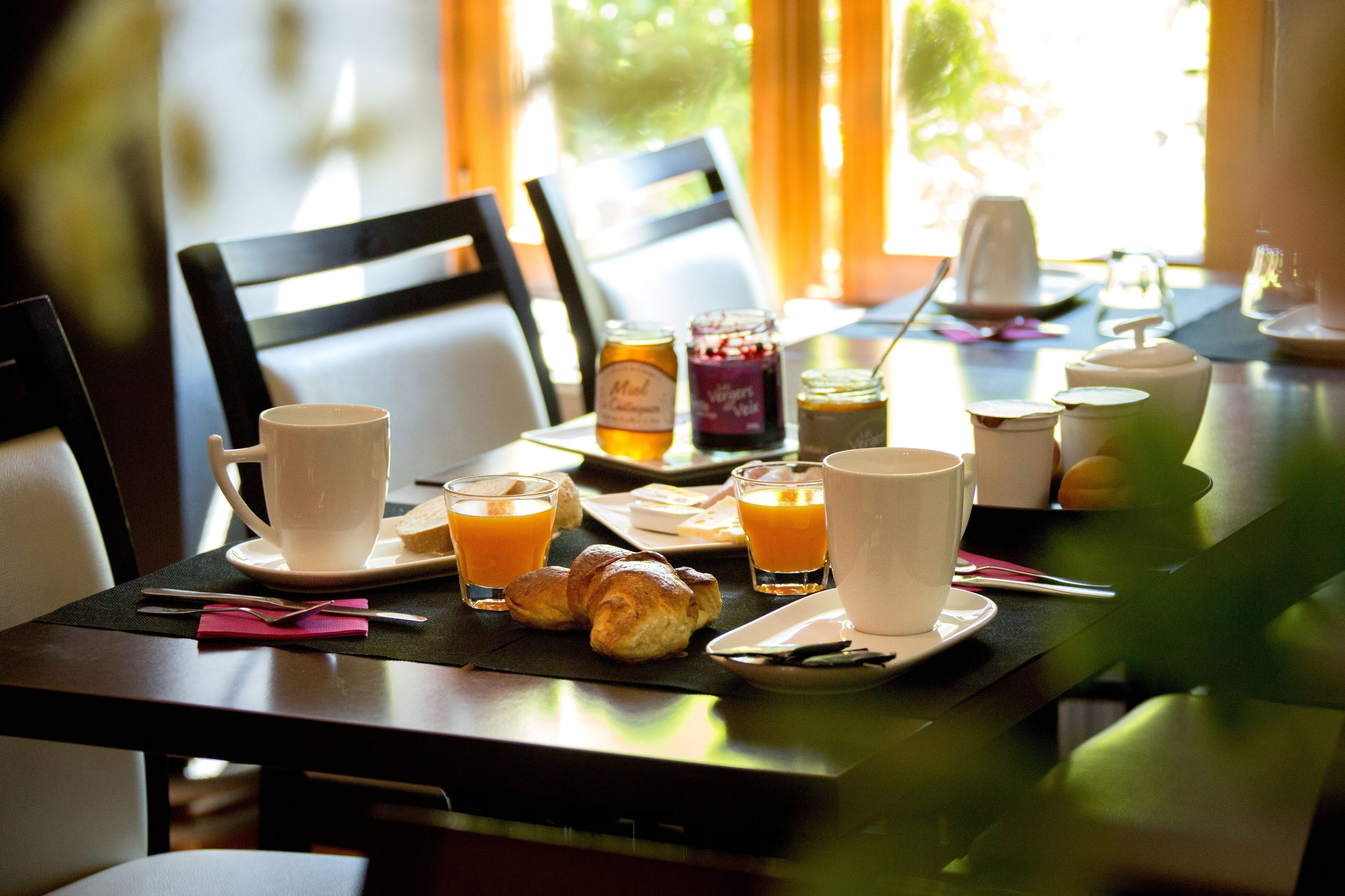 lunch, dinner served; french cuisine, al fresco dining