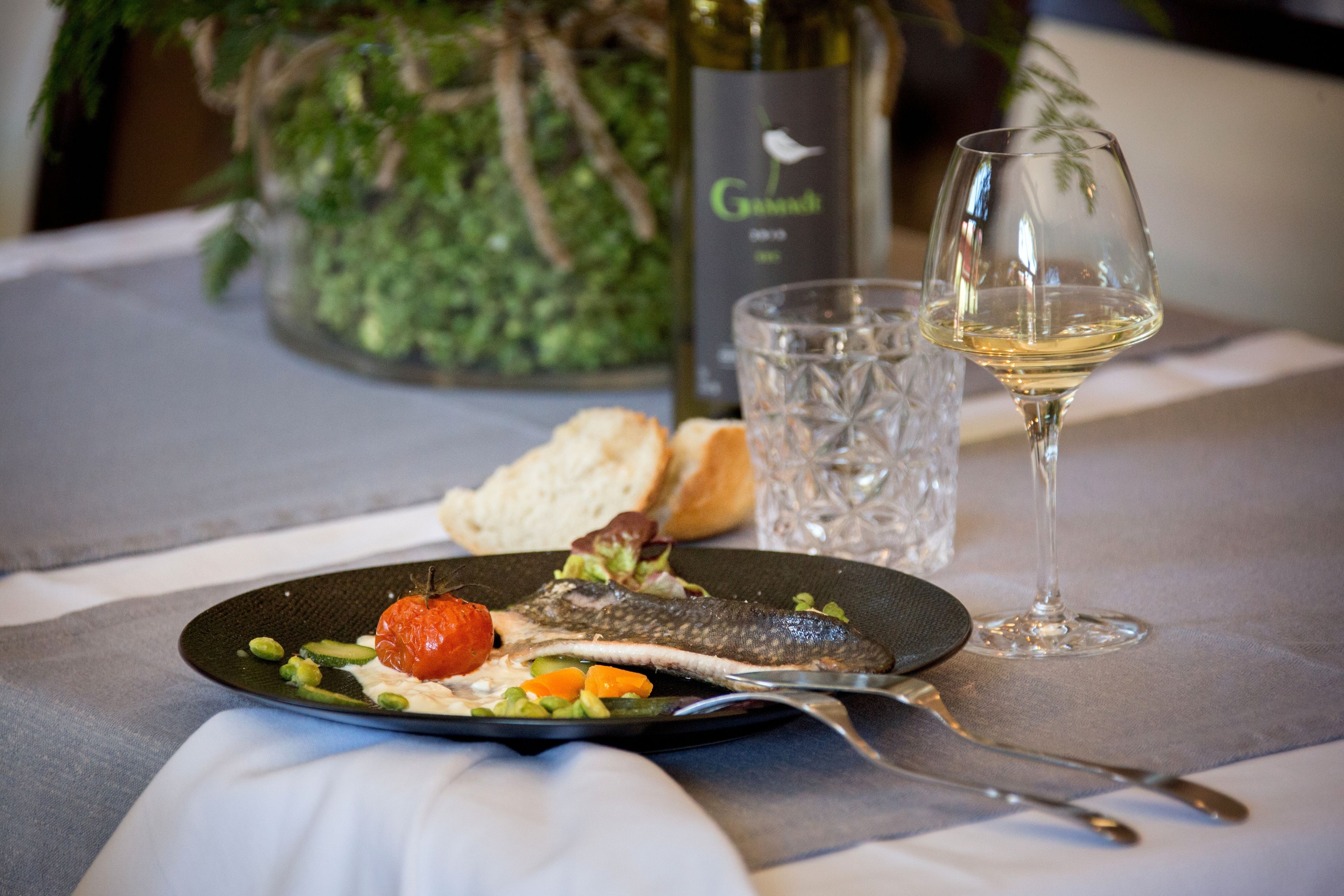 lunch, dinner served; french cuisine, al fresco dining