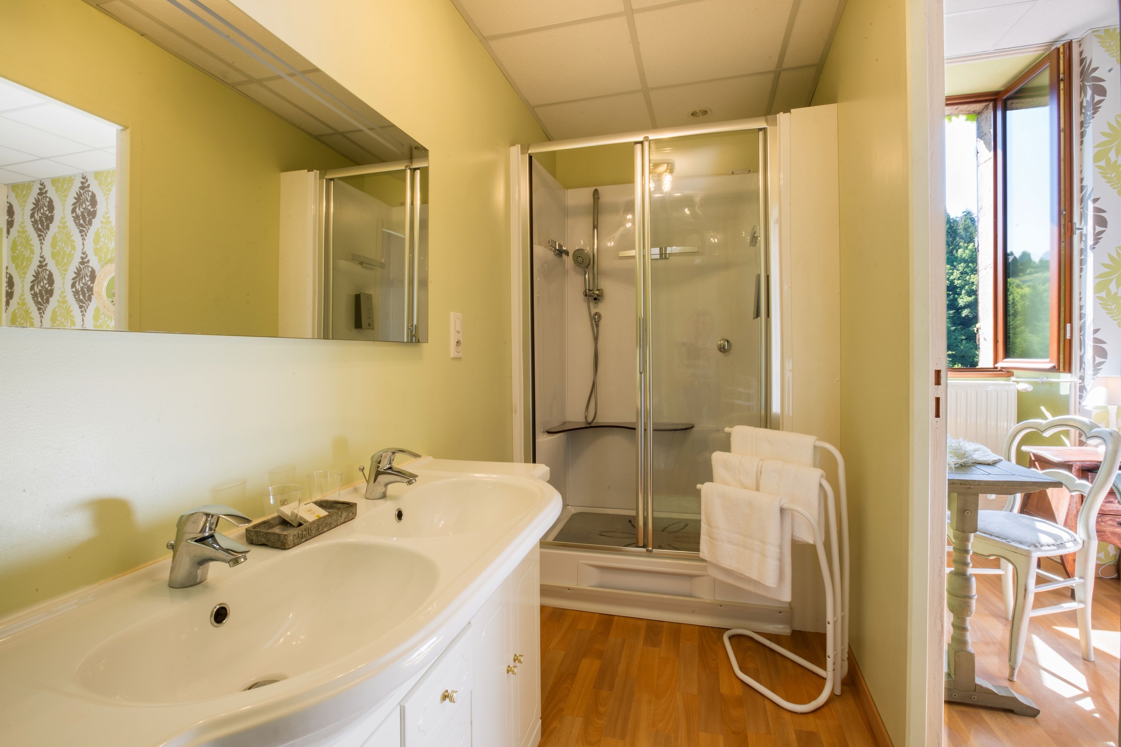 shower, rainfall showerhead, free toiletries, hair dryer