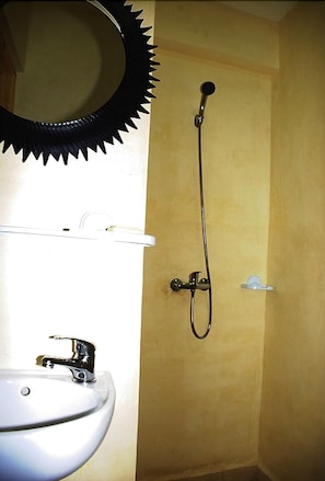 Basic-Doppelzimmer, 1 Schlafzimmer | Badezimmer | Haartrockner, Handtücher