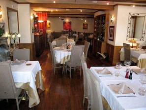 Se sirven comidas, cenas y cocina regional