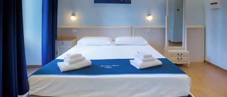 Double Room | 1 bedroom, minibar, desk, blackout drapes