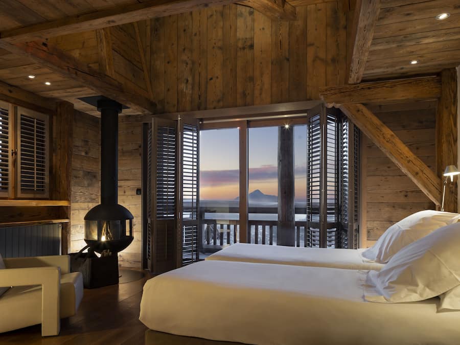 Kahden hengen premium-huone (15) | Ylelliset vuodevaatteet, minibaari, tallelokero huoneessa