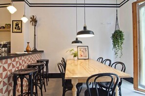 Café da manhã com buffet grátis todos os dias