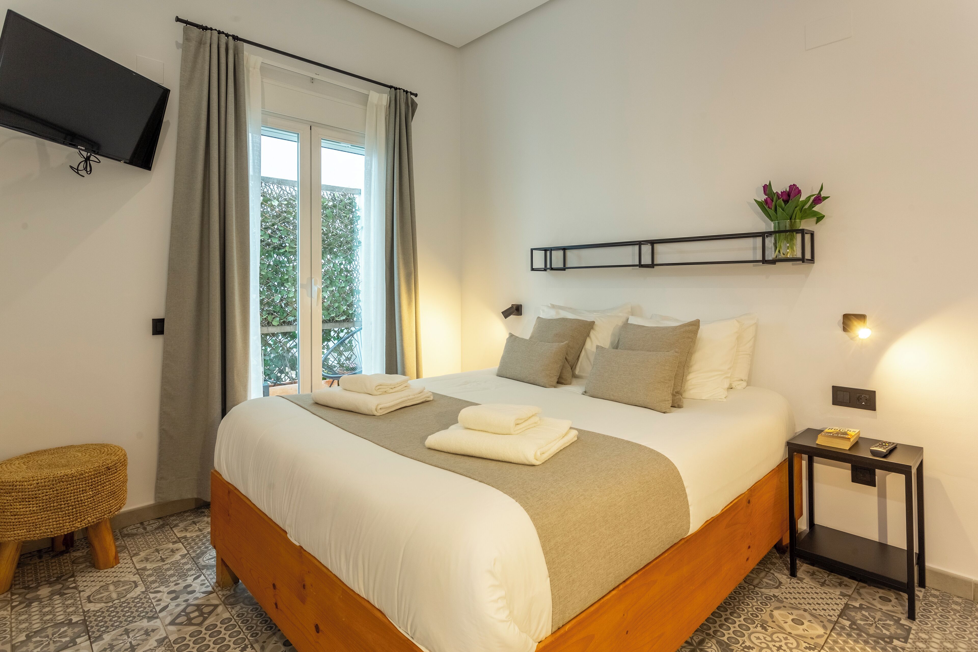 Double Room, 1 Queen Bed, Patio