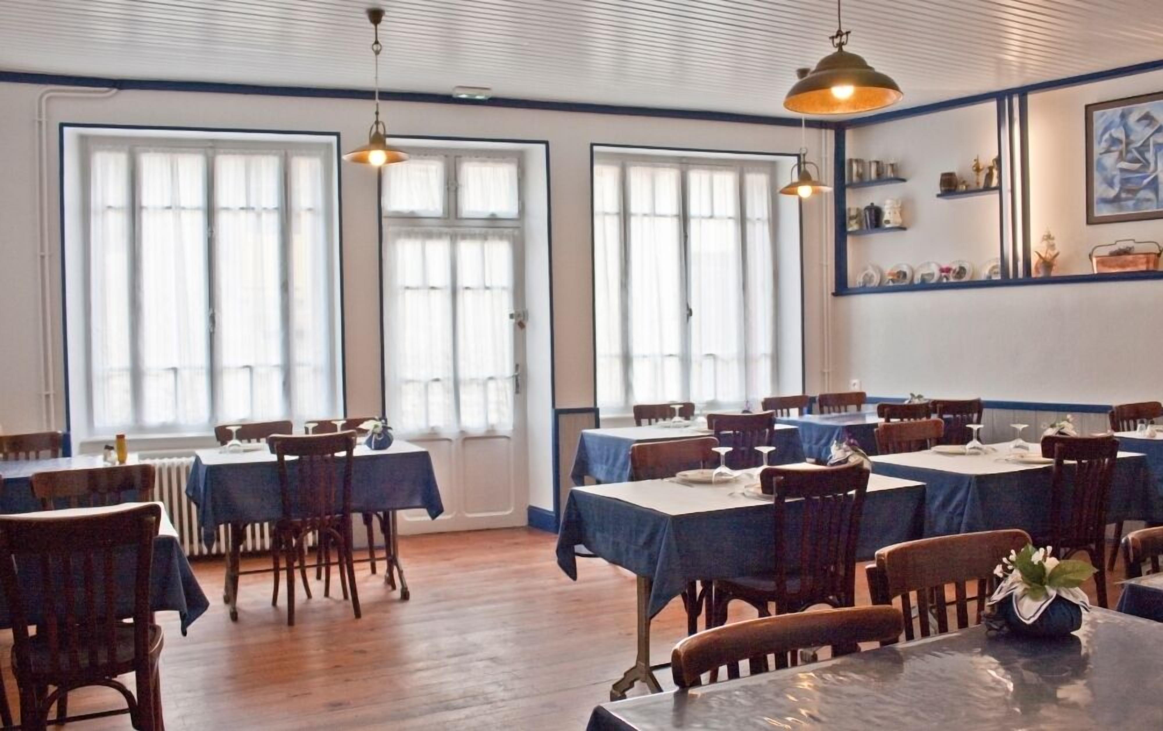 Déjeuner et dîner servis sur place, restauration en plein air 