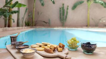 Outdoor pool, sun loungers