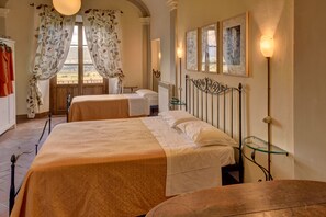 Triple Room | In-room safe, desk, blackout curtains, iron/ironing board - Albergo San Lorenzo (Poppi)