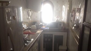 Appartement, 2 slaapkamers | Privékeuken | Een koffiezetapparaat/waterkoker, een koelkast/vriezer, een magnetron